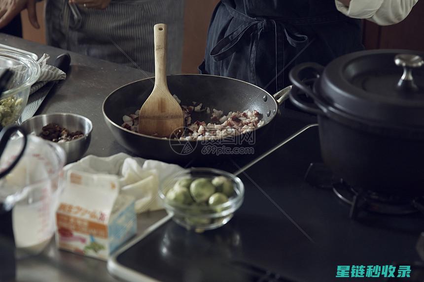 厨房必备技巧：切洋葱不流泪的小窍门 (厨房必备技巧视频)